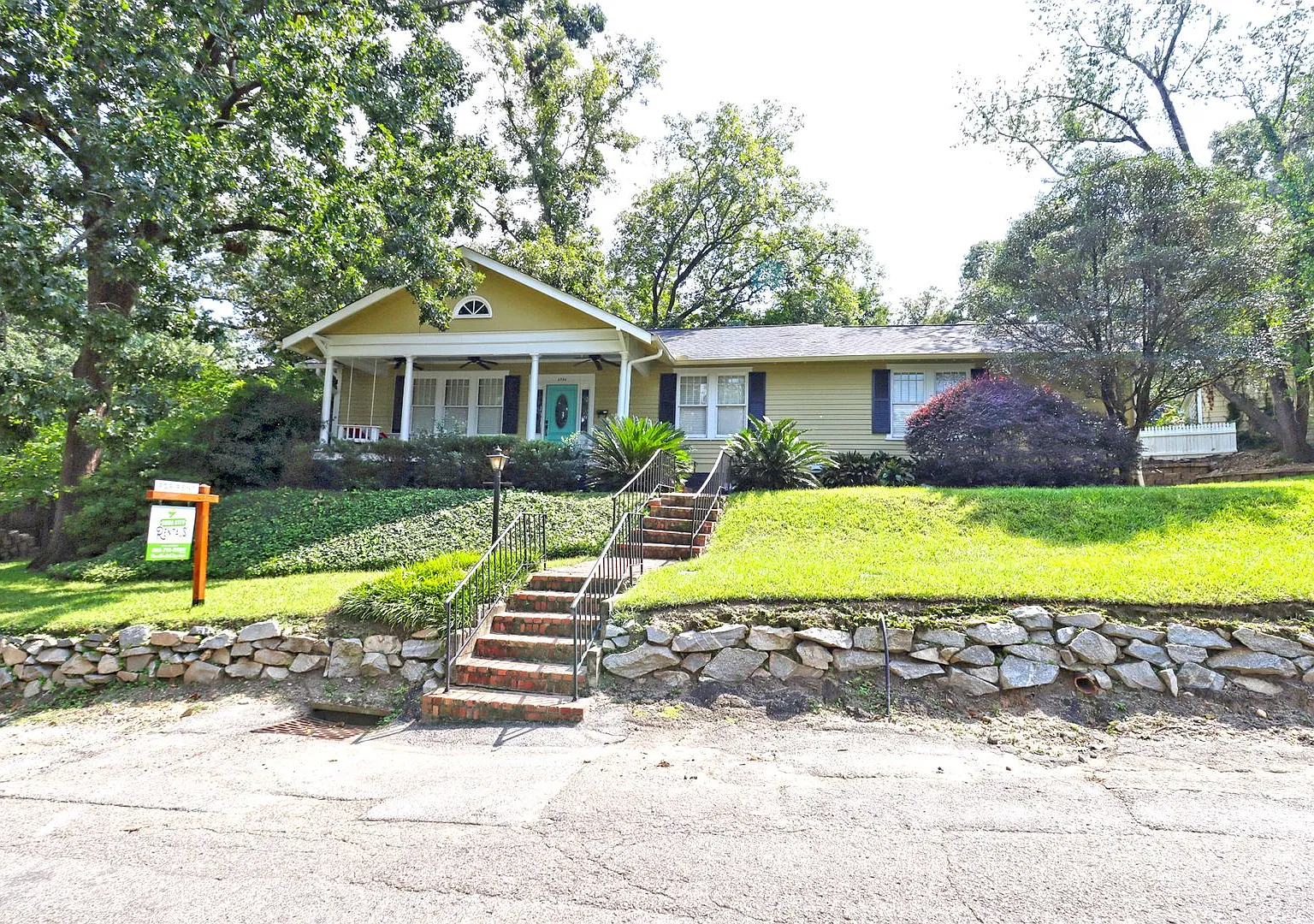 3-Bedroom, 2-Bath Home In Shandon, Walking Distance To Five Points! Available July 2027! — Photo 1