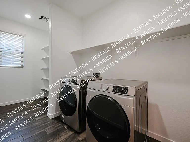 1051 E Armstrong Way — Photo 20