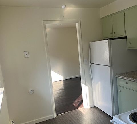 4th image of 2648 Harrison Ave APT 17