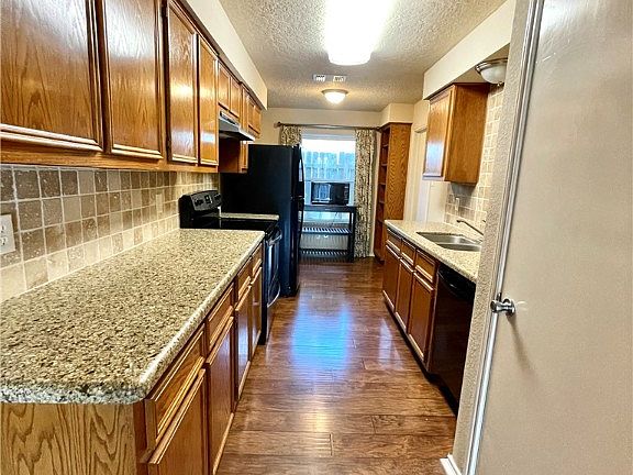 5th image of 2704 Pedernales Dr