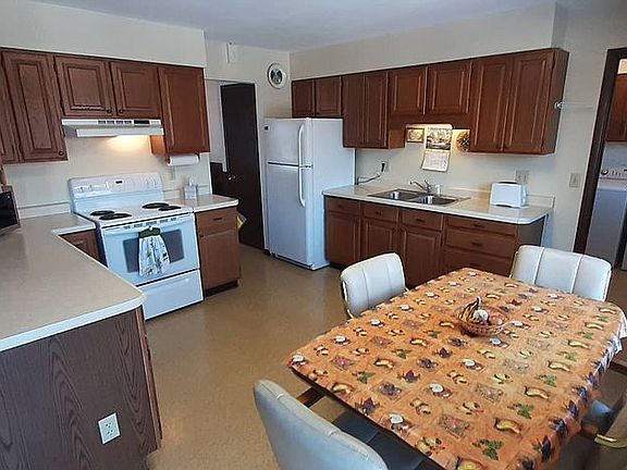 Kitchen and Dinette