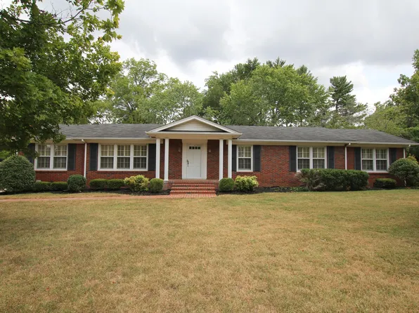 1102 Scottland Dr, Murfreesboro, TN 37130