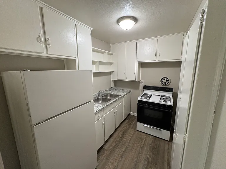 821 Yale St #6 — Photo 9