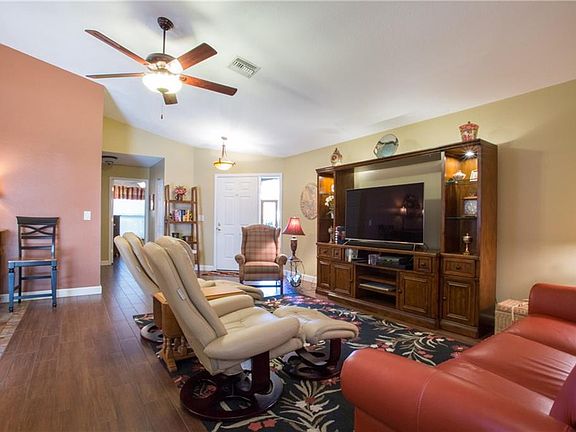 5th image of 503 Saint Tropez Cir NE