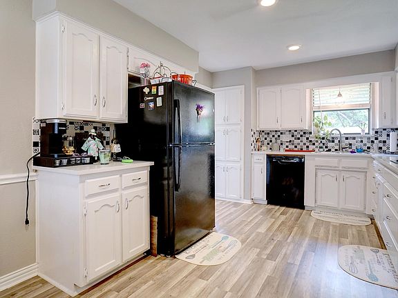 2nd image of 7821 Odell St