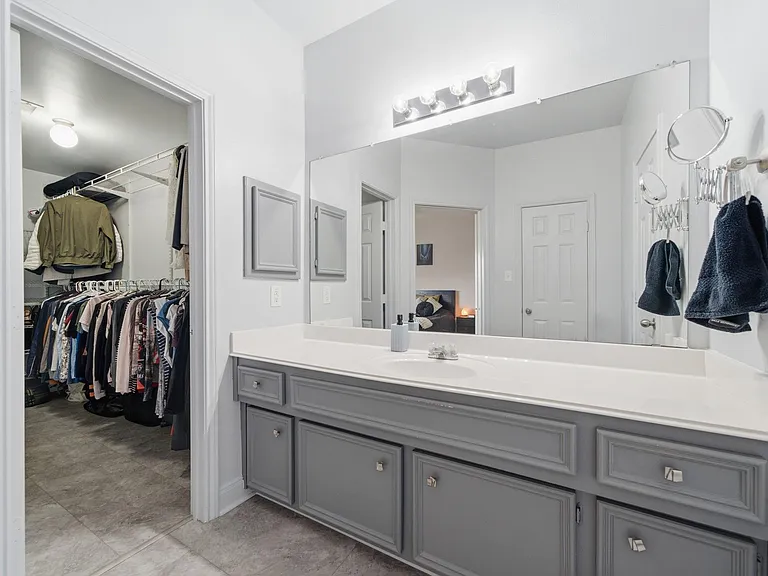 1716 Elgin St — Photo 26