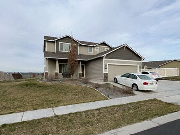 3rd image of 1347 E Newport Ave