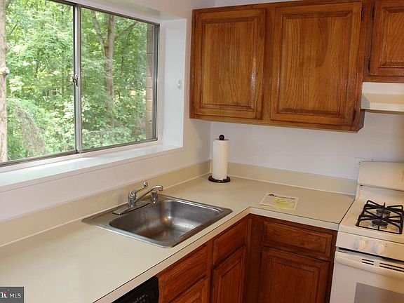 5th image of 10625 Montrose Ave APT 202