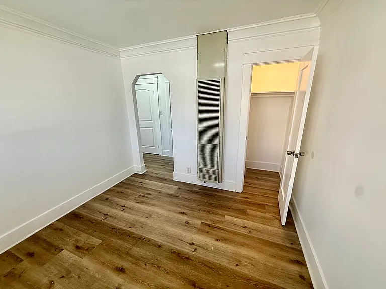 5115 De Longpre Ave — Photo 10