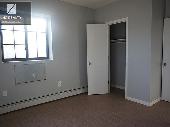 4th image of 725 E 181st St