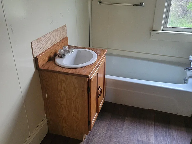 404 Broaddus Ave — Photo 15