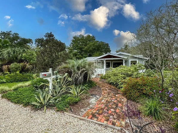 121 Avenue D, Apalachicola, FL 32320
