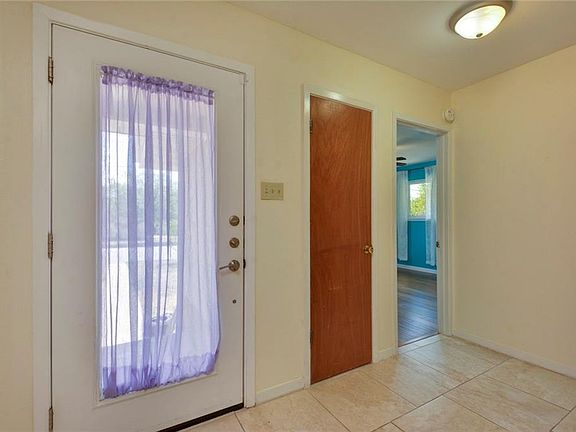 4th image of 5708 Parkwood Dr