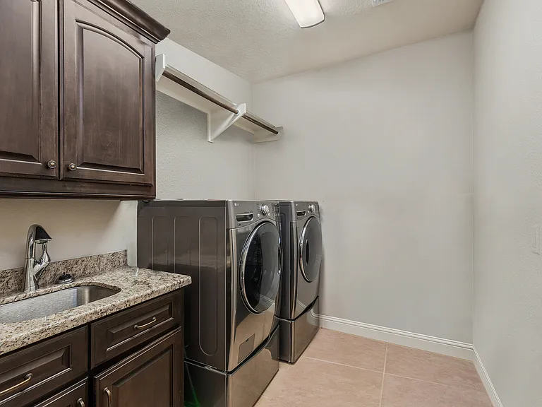8200 Carters Cv — Photo 15
