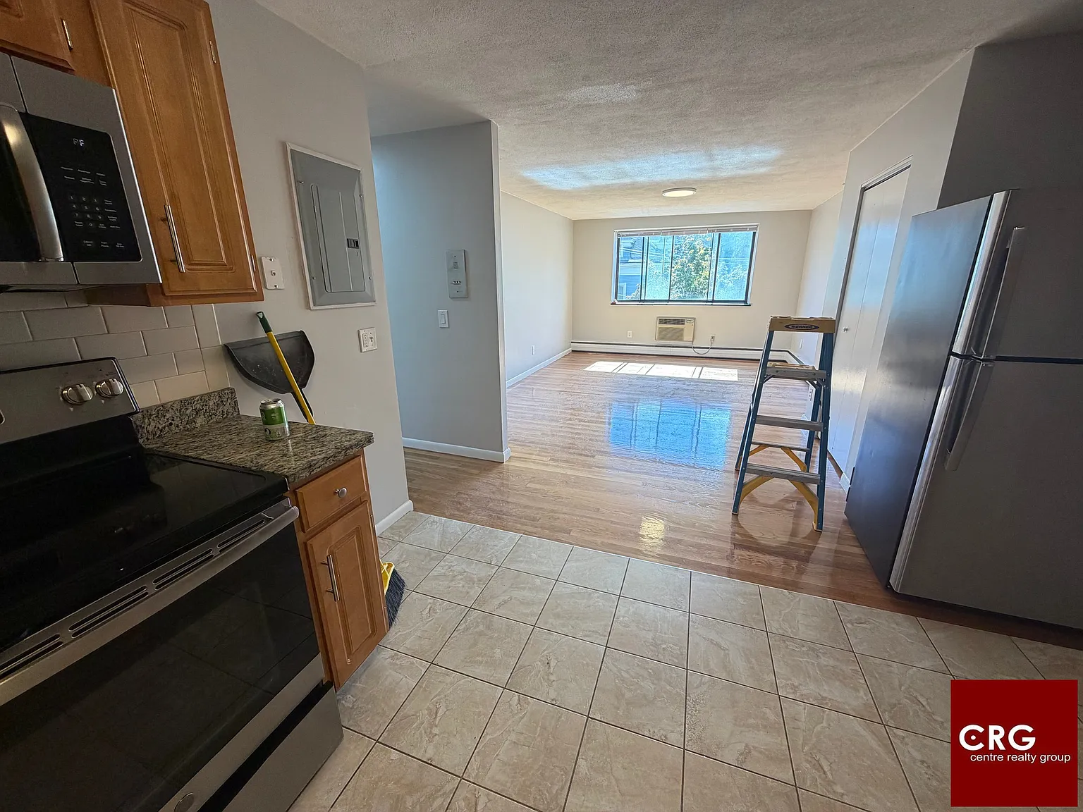 2 bed, 1.0 bath, $3,100 — Photo 2