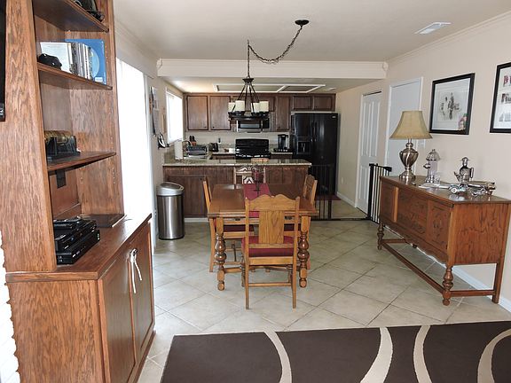 3rd image of 1907 Scarborough Dr