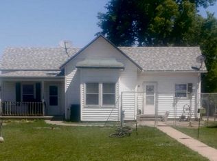212 Water Ave, Holdrege, NE 68949