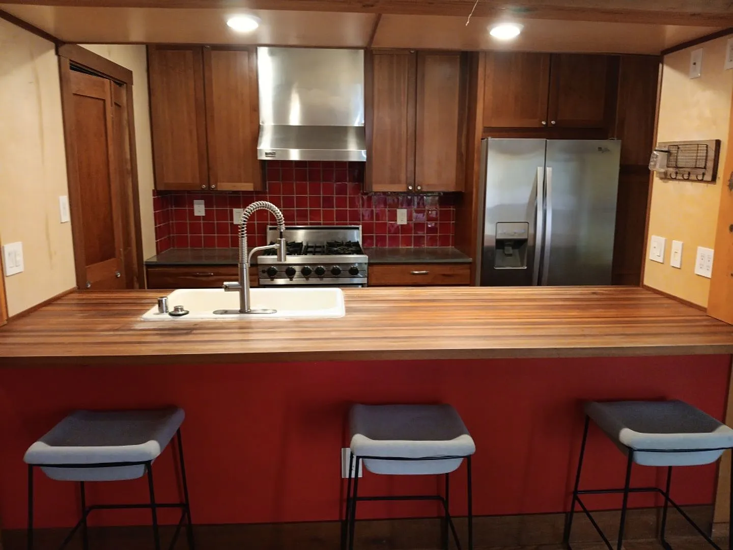 2 Bedroom, 2 Bathroom Home! Schedule a Showing Today! — Photo 2