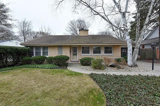 665 Garfield Ave photo 1