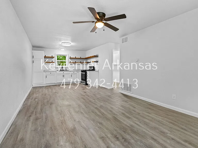 N College Duplex — Photo 7