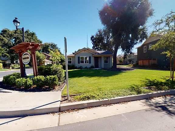 3rd image of 4459-4459 Woodbine Dr