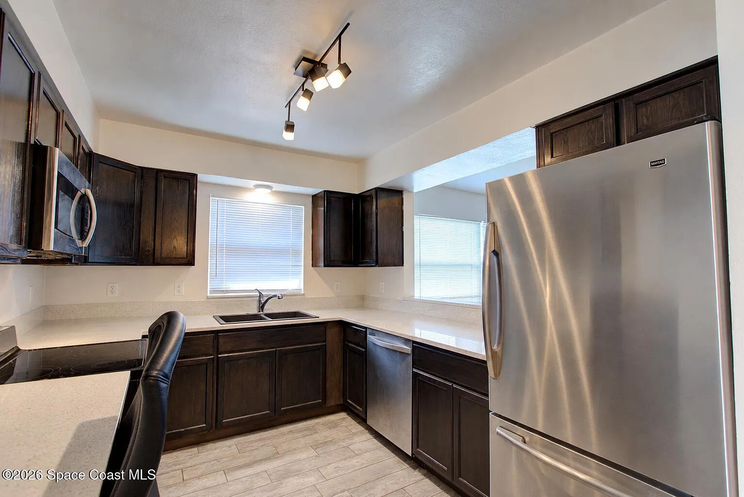2 bed, 2.0 bath, 1076 sqft, $2,250 — Photo 2