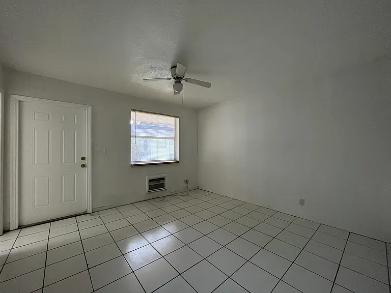 2303 Adams St #1 — Photo 8