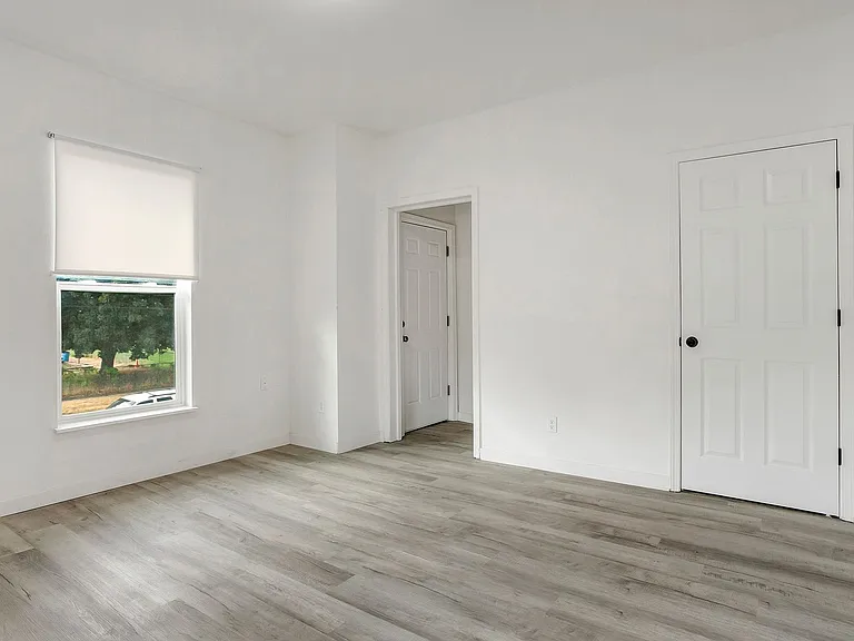 450 SE 5th Ave — Photo 9