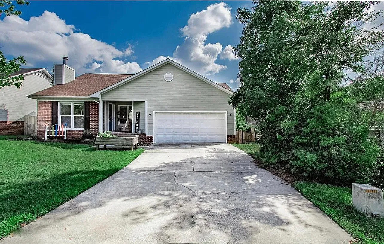 3 bed, 1270 sqft, $1,850 — Photo 1