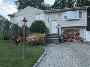 20 Cole Ct, Dumont, NJ 07628
