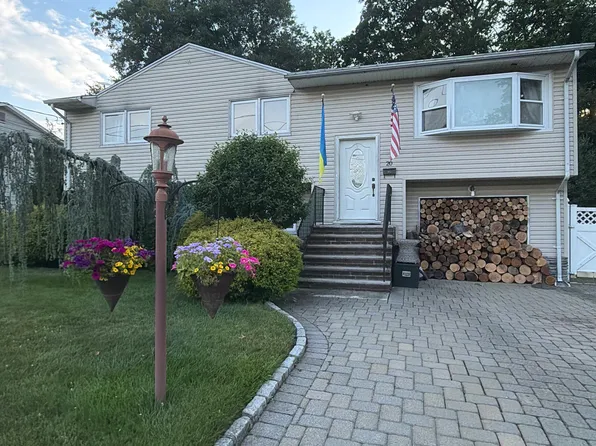 20 Cole Ct, Dumont, NJ 07628