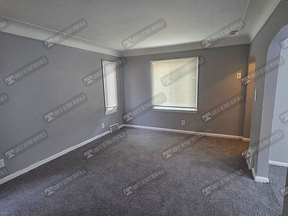 5th image of 11591 Roxbury St