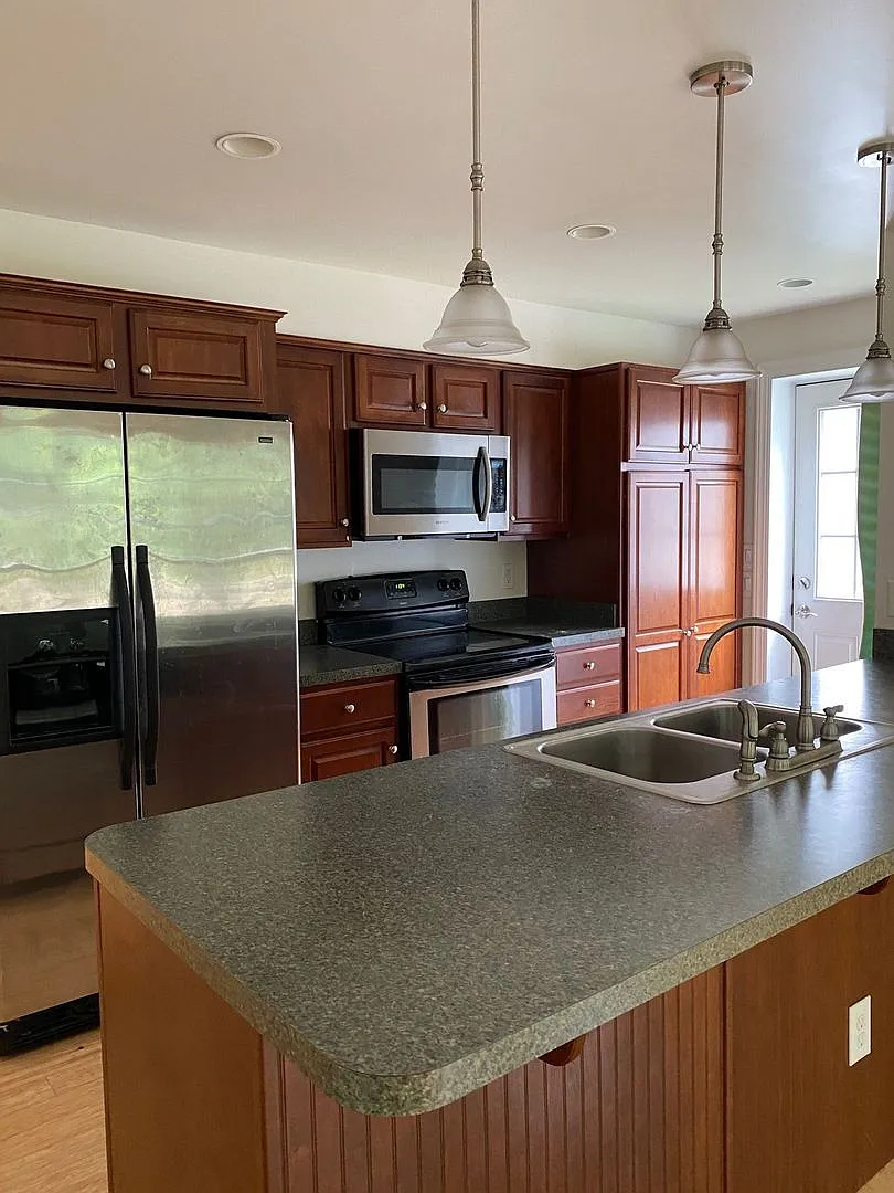 1721 Jefferson Park Ave — Photo 3