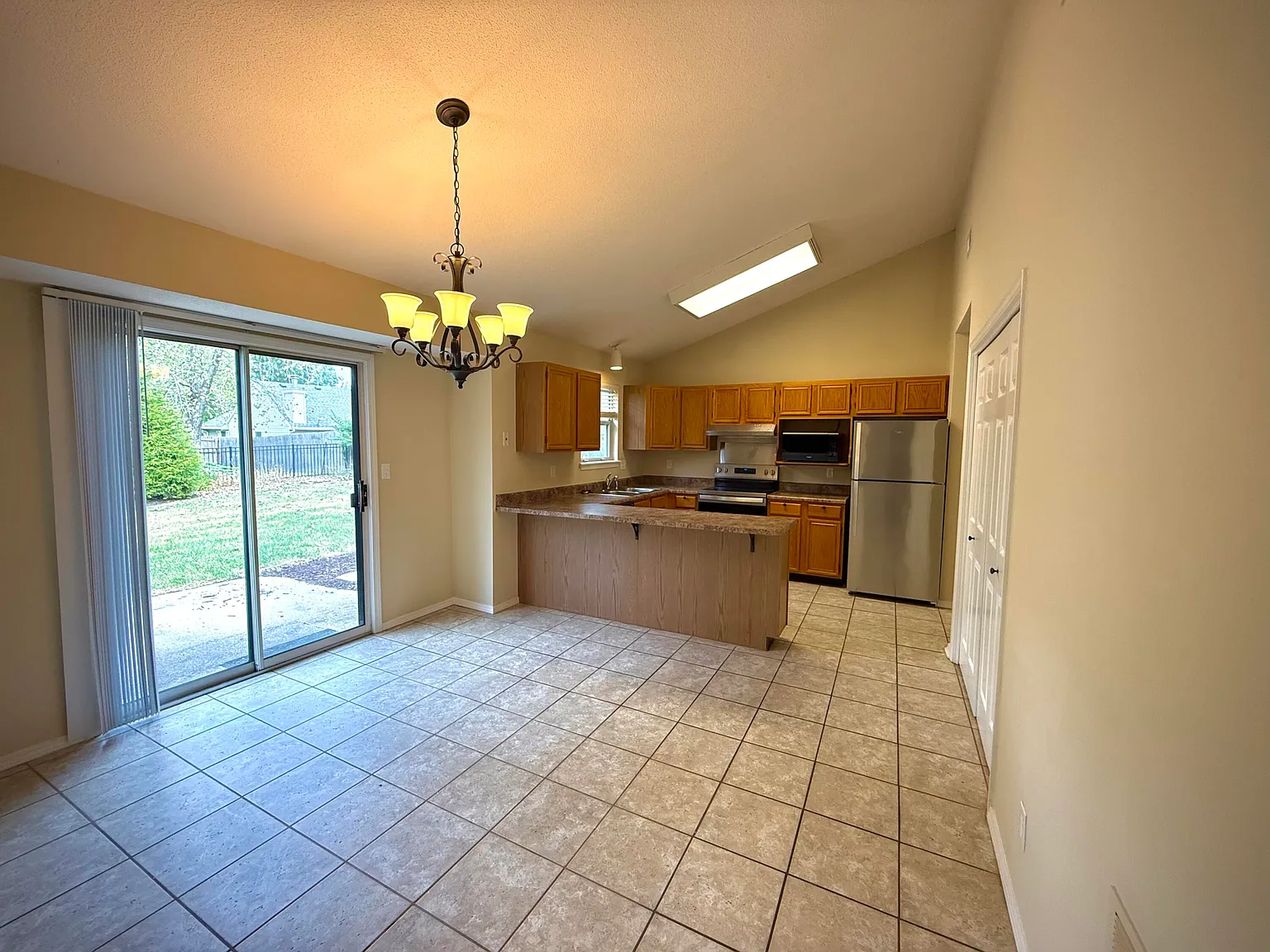 3 bed, 2.0 bath, 1451 sqft, $1,850 — Photo 4