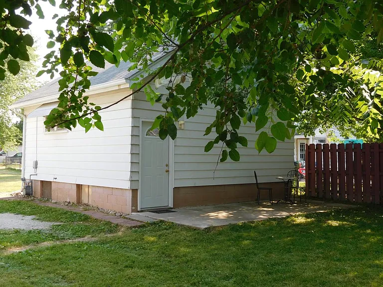 809 Pekin Ave — Photo 12