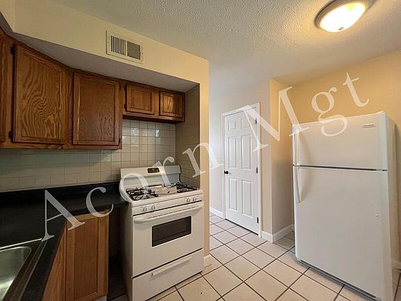 4th image of 497 E Oakland Ave APT 3