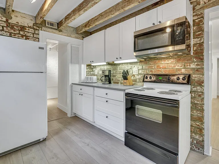 203 E York St #G — Photo 10