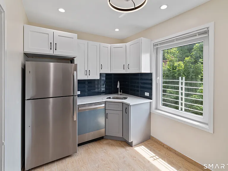 22-26 Carver St — Photo 3