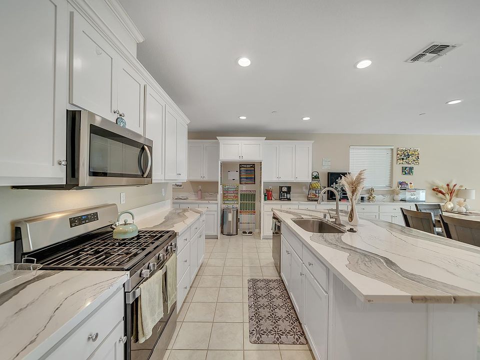 1st image of 818 Stickney Way
