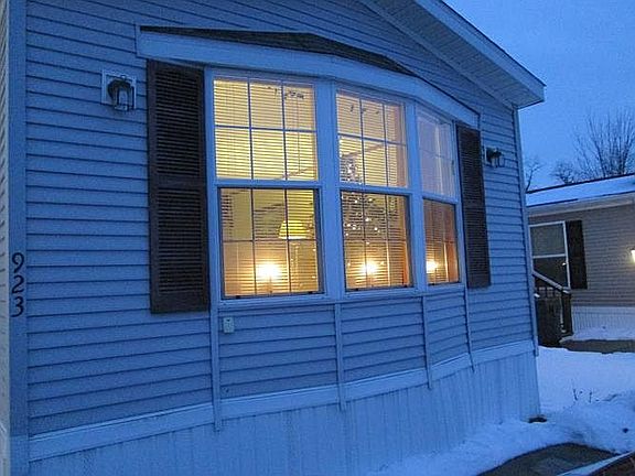 3rd image of 923 Blue Jay Ln