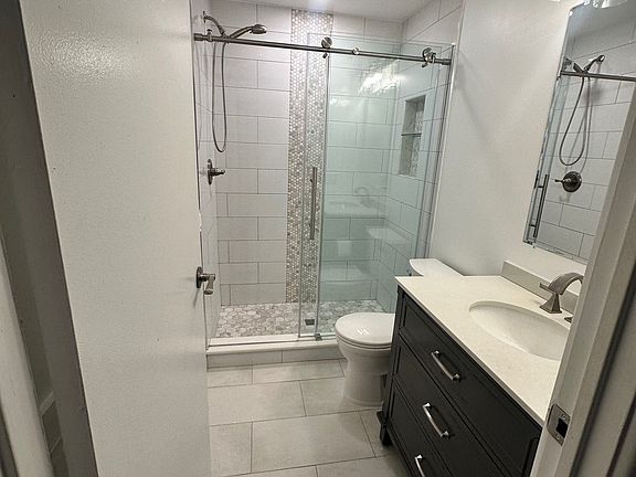 4th image of 22813 Renford St