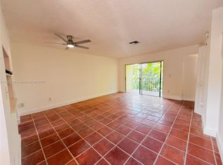 11 Edgewater Dr APT 8, Coral Gables, FL 33133
