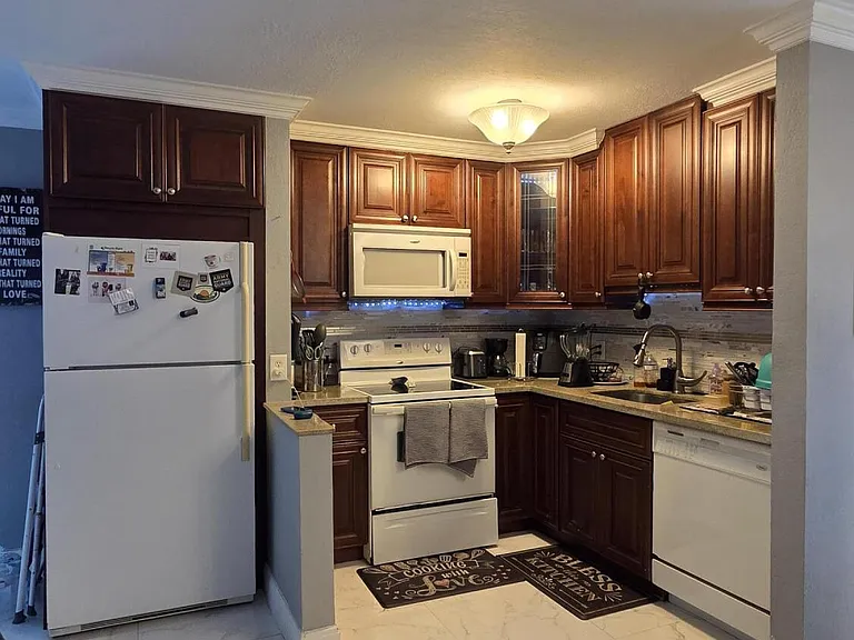 4 Crossings Cir #B — Photo 4