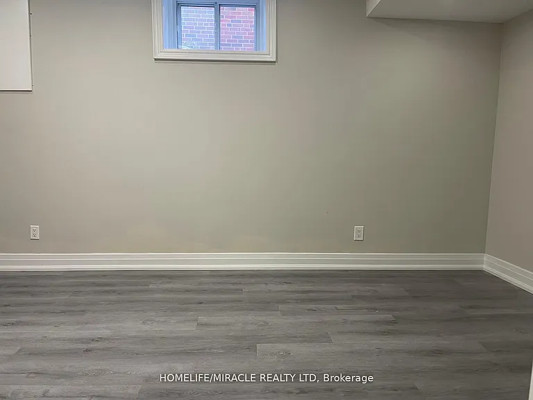 45 Malamute Cres #BASEMENT — Photo 6