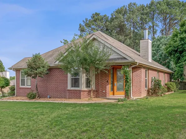 209 Greenmeadow Ln, Jonesboro, AR 72404