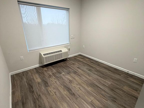 4th image of 287 Lake St #302