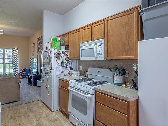 3rd image of 508 Nelson Ln
