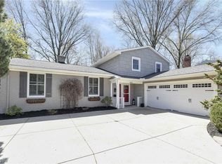 31213 Manchester Ln, Bay Village, OH