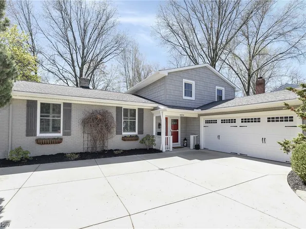 31213 Manchester Ln, Bay Village, OH 44140