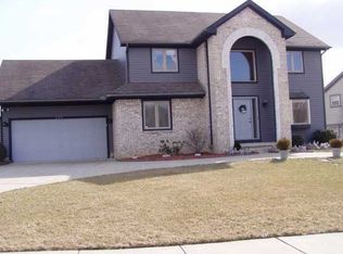 233 Meadow View Dr, Powell, OH 43065